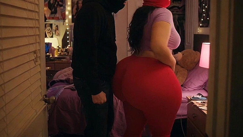 Animate golden: Chica de gran culo en leggings rojos apretados es presionada...