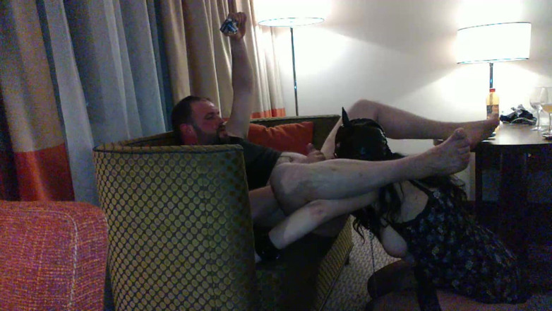 Toilet Mommy: Folosește-le doar gâtul, apoi ejaculează pe fața lor