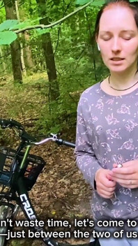 Aptal Esmer Ormanda Bir Bisikleti Kirdi Ve Tamir Için Bir Pussy'yle Ödeme Yapti! Köpek Stili̇ Siki̇ldi̇m