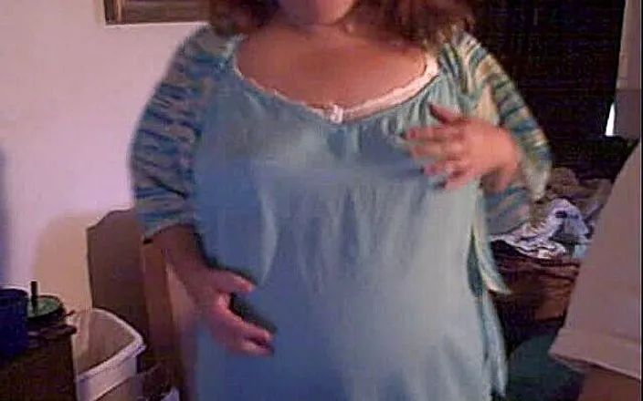 BBW nurse Vicki adventures with friends: BBW redhead dancing cam show in blue outfit