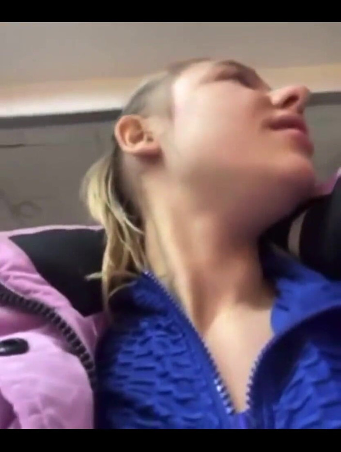 JuiceLussie: Мастурбація в примірочній крупним планом