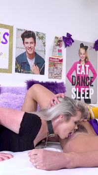 Two Hot Cheerleaders Give Each Other Orgasms