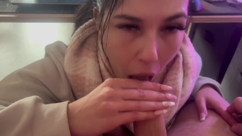 Coquette: Coquette și Brad - MILF fierbinte e groaznică și primește spermă orală