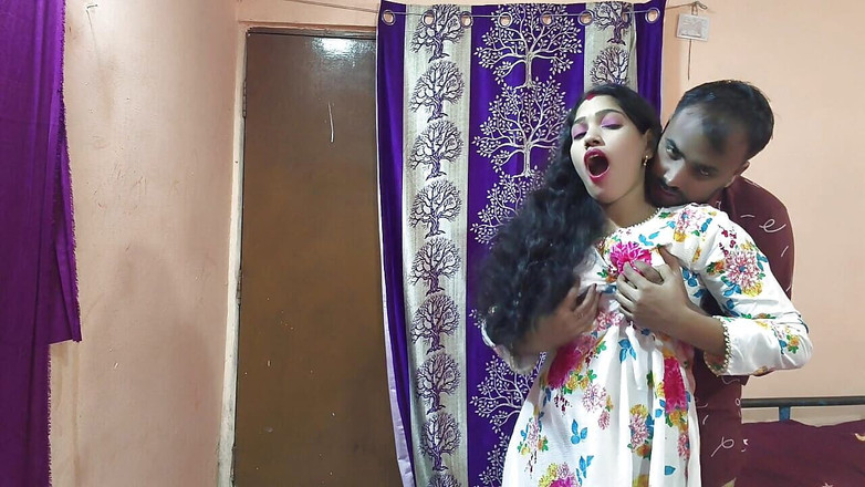 Sona bhabhi: 第一次做爱我的大学女友来我家操德西印度人