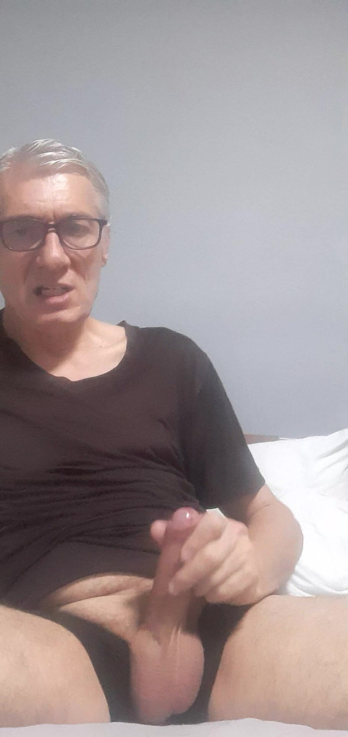 Big uncut hard cock: Sega с мастурбацией