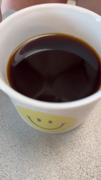 Folgers není jediná zaručená věc, která vám pomůže vstát ráno!
