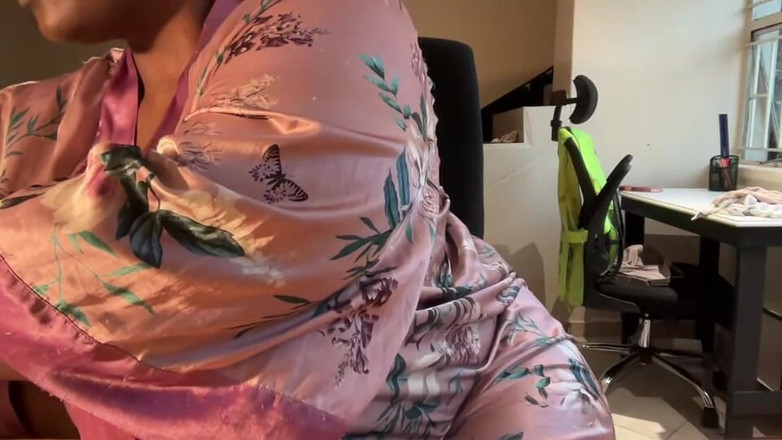 Legendary Booty Overdose: Ebenová tetička si hraje s vibrátorem a sténání fetiš