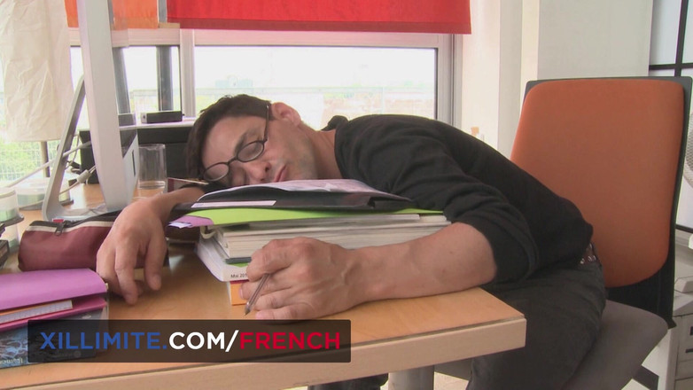 French girls at work: Anální trojka se dvěma prsatými sekretářkami