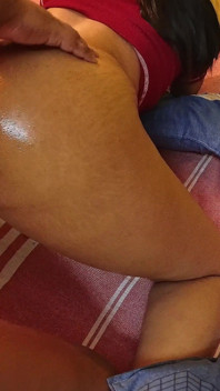 Quente e bonita meia-irmã foi seduzida e fodida apaixonadamente. Ela adora ser fodida. Orgasmo intenso
