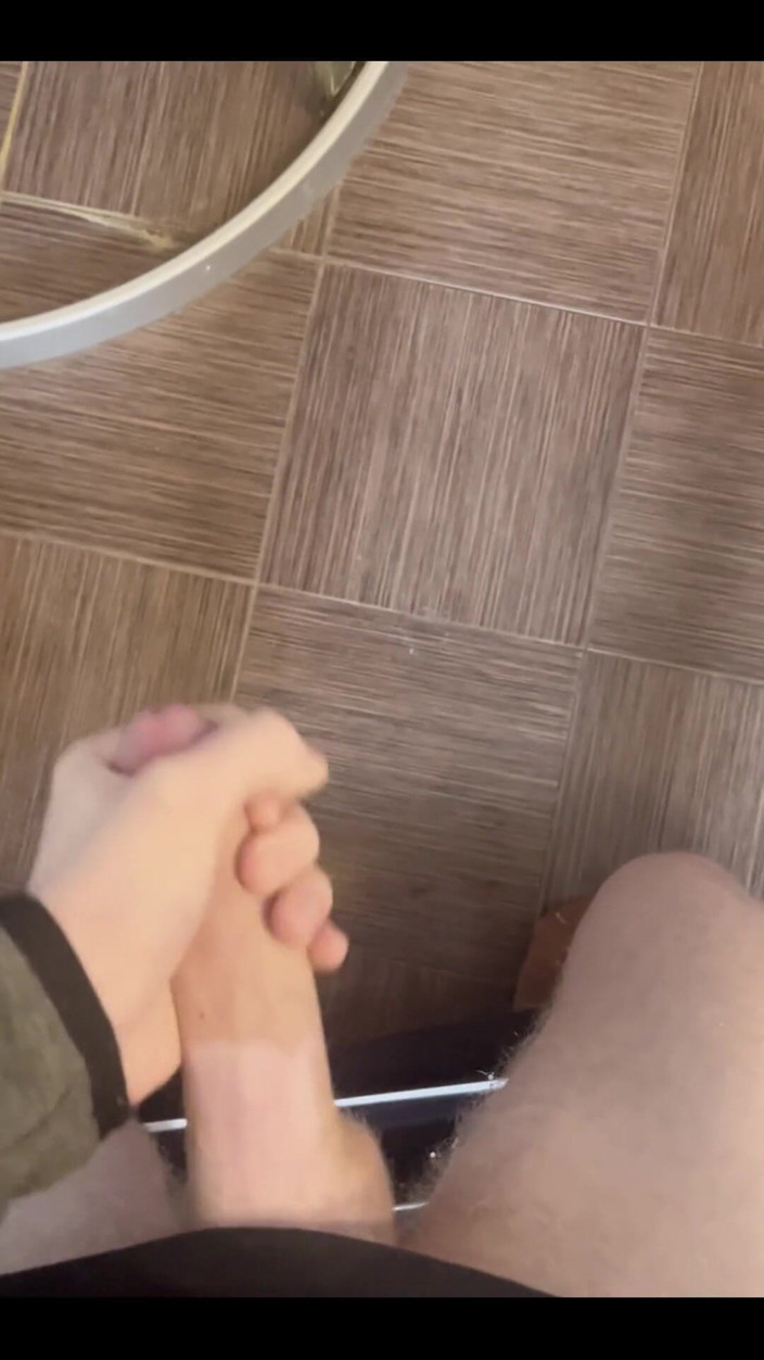 Johnny69227: ムラムラした少年からの素早い射精