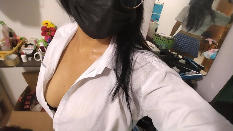 NEGRITA SEXY: Saya berpakaian sebagai pelajar dengan skirt seksi dan mula menghisap...