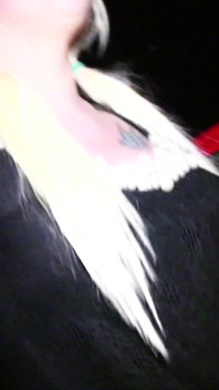 Blond dogging sperma slampa suger av konstigt bakom bilen