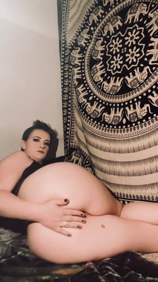 Brookie-bear: New butt plug was too big so I settled for...