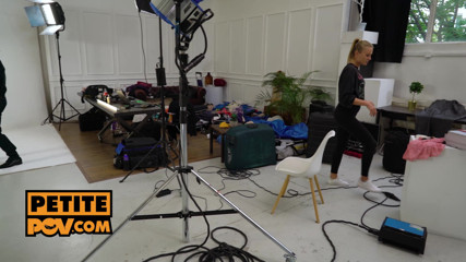 Petite POV: POV-analtraining für model sweetie plum