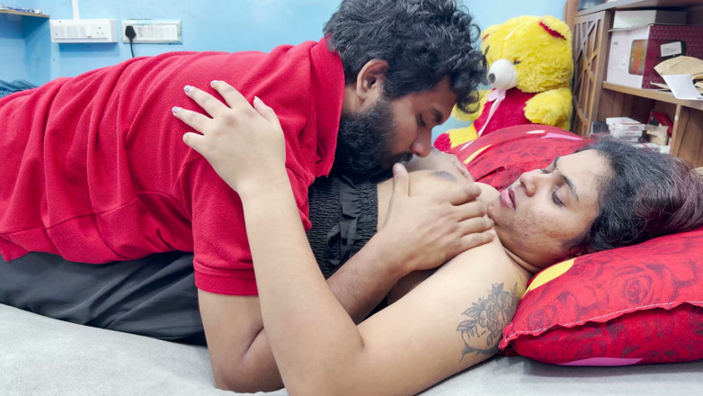 Vaigavarun45: Cewek Malayali tanpa henti nyepong cowok mallu
