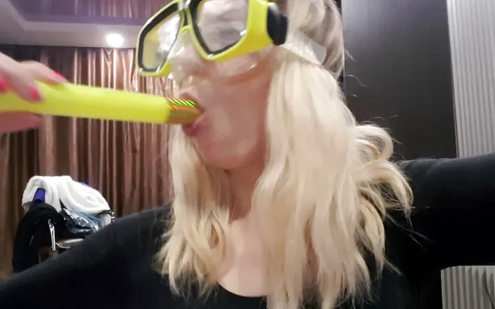 LarisaCum: Mask and snorkel! I suck deep