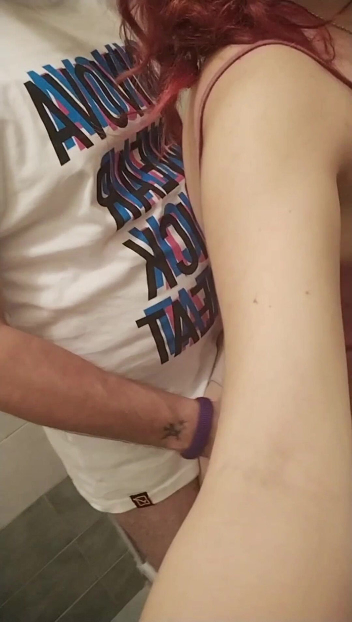 AlessiaAle98: सफाई करने वाली महिला के साथ फटाफ़ट चुदाई