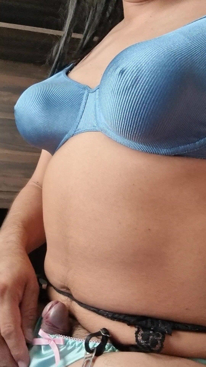 My panties: Segretaria sexy che mostra la sua lingerie mentre lavora al...