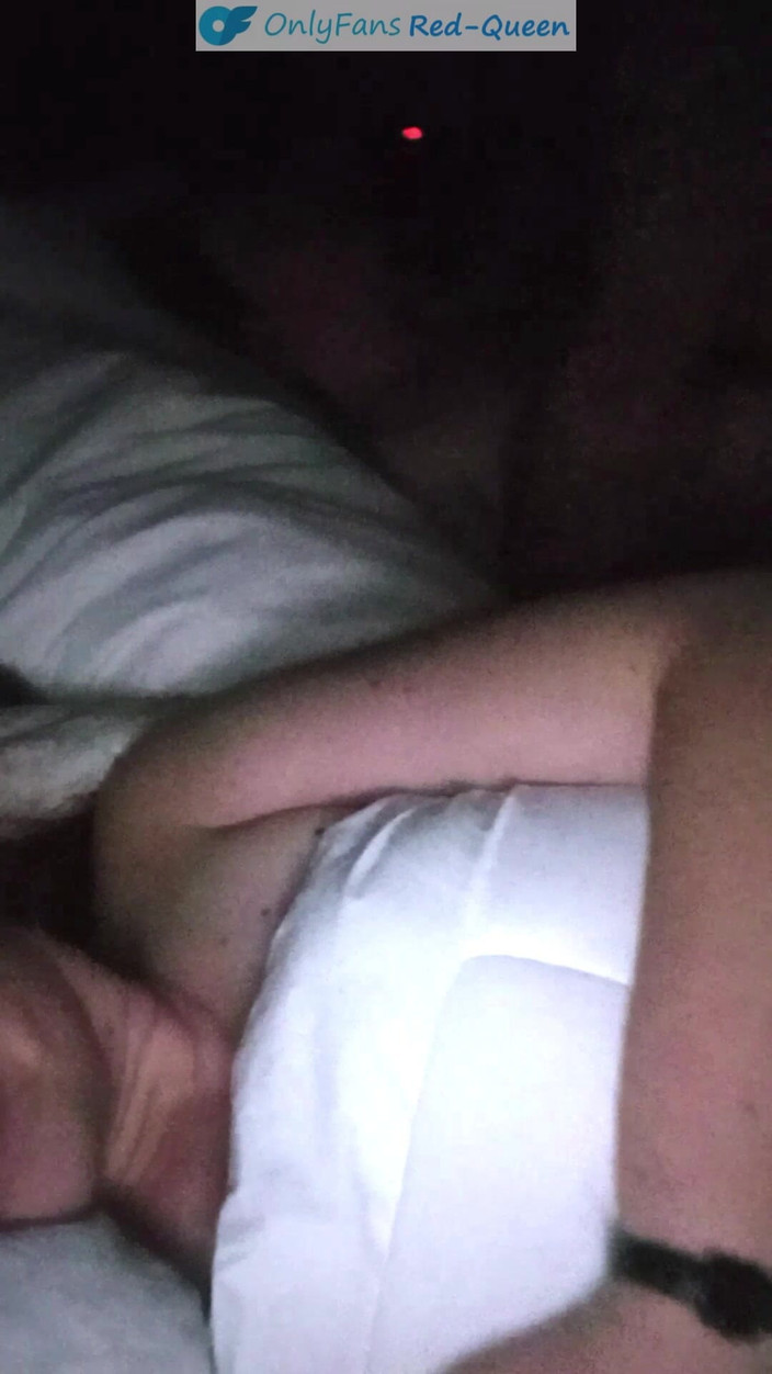 Red Queen: Ночі рогоносця - спільне ліжко з моїм чоловіком і його рогоносцем