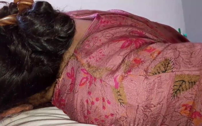 RedQueenRQ: Une femme au foyer bengalie avec son copain