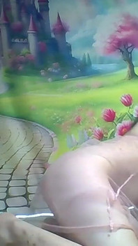 Hana çalışma odasında seksi bir elbise giyiyor