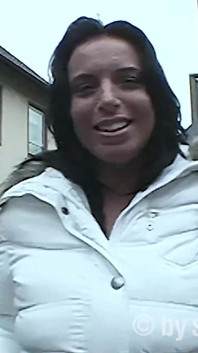 Brunetka MILF ze wspaniałym tyłkiem i wielkimi cyckami