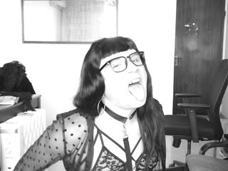 Voyager: Crossdresser en show de moda de lencería