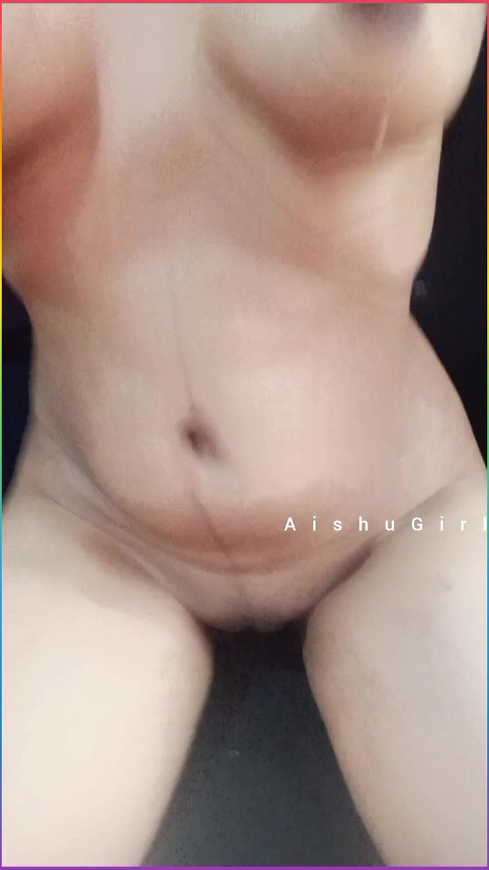 Aishu girl: Una carina studentessa indiana squirta e si sditalina a casa