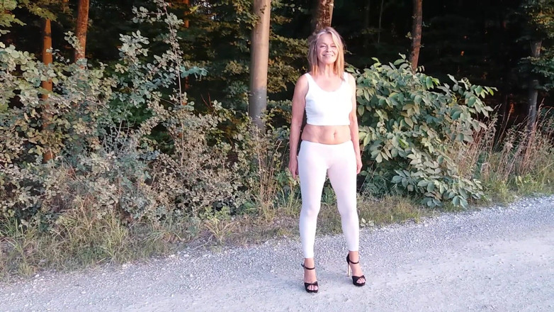 martinawest: Mature Woman in White Leggings Outside!