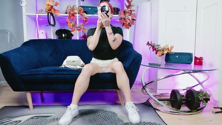 Ella Kross: Человек стал латексным фемботом для использования HD mp4