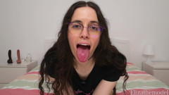 ElizaTheModel: Dívám se na tebe svým jazykem