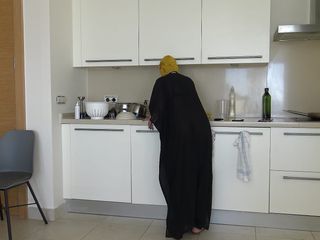 Souzan Halabi: 大きなお尻を持つセクシーなアラブ人女性は、カメラで彼女の夫を攻略します