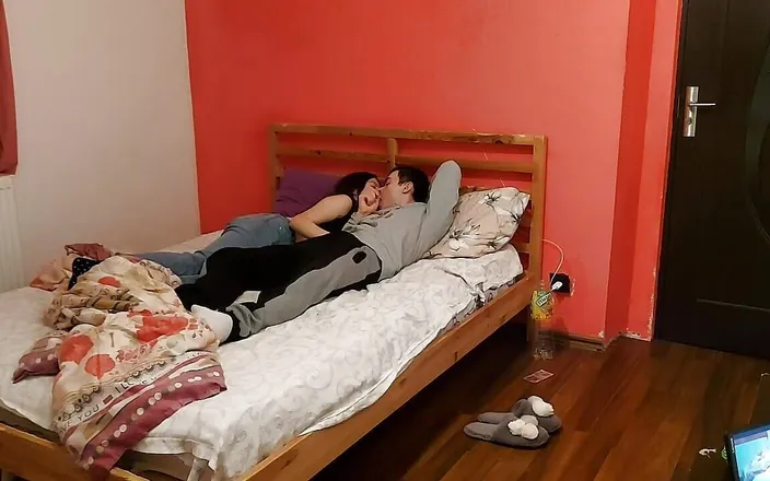 Alex and Luiza: Krásné milování, dva milenci v hotelovém pokoji pozdě v noci