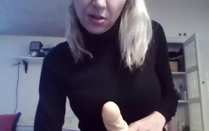 savannahamatoriale: Innocent Face Suck Cock!