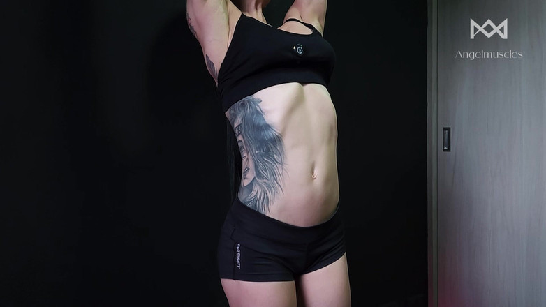 Angelmuscles: Menggoda manis rakan sebilik menangkap saya melatih ABS