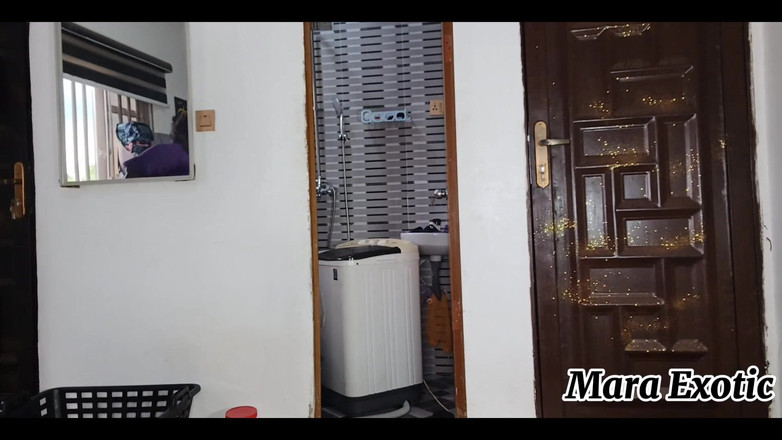 Mara Exotic: Dickes ebenholz-schätzchen macht wäsche und vibriert - mara exotisch