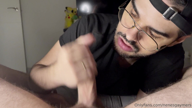 Nenesgaymers: 我朋友的大鸡巴射在嘴里