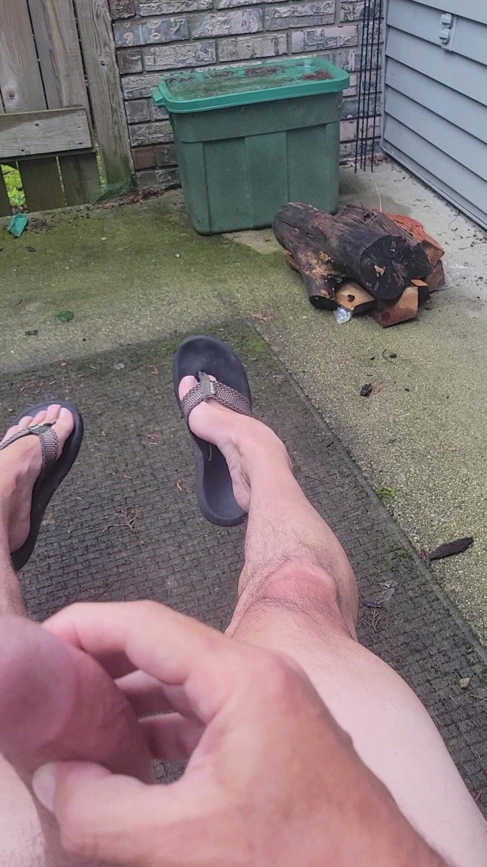 Feet Lover: Stříkání v žabkách Venku