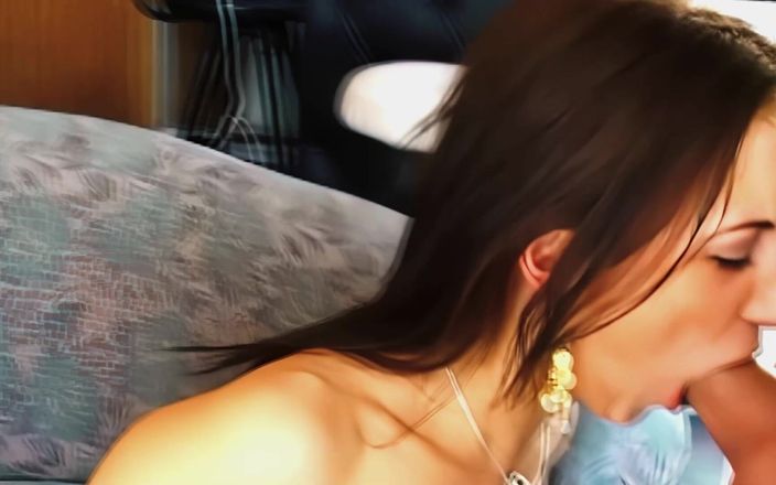 FapFlare: Крошечная шлюшка Tiffany Holiday трахает пальцами ее очко в ожидании незнакомца, чтобы трахнуть ее