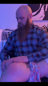 Alter disziplin-papi gibt mir einen spanking auf den nackten hintern