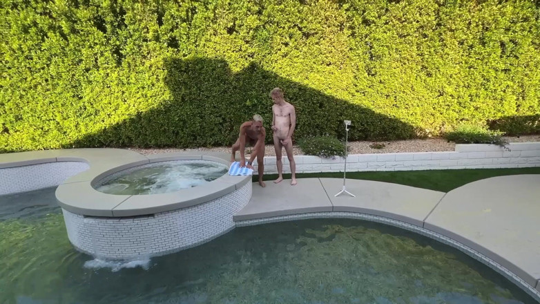 The Gay Quadzilla: Orgie gay énorme dans la piscine