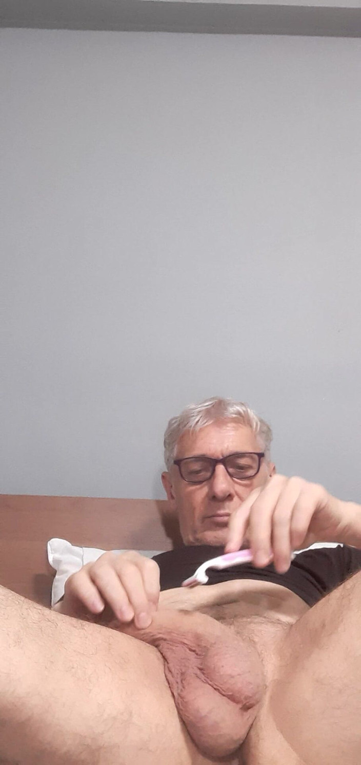Big uncut hard cock: Geschoren monsterlul en enorme enorme grote ballen