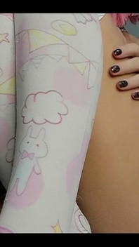 Cute Girl Loves to Play with Her Tight Pussy