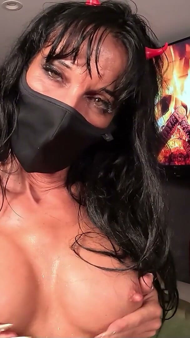 Miss Lilith devil: Whirlpool Mit Lilith