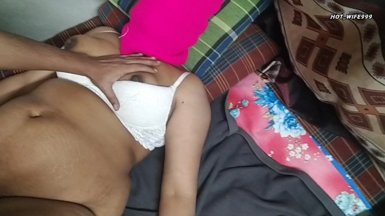 Hot_wife999: Vesnická desi sexy manželka poprvé romantika