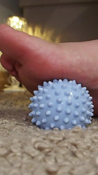 Grace of the Foot: Massageball in aktion