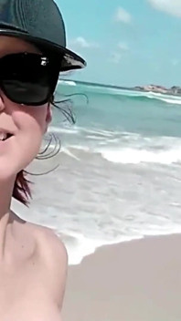 Ela Chupa Meu Pau Em Publico Na Praia