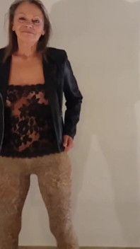 Grandma Is Sexy in Her Leopard Leggings