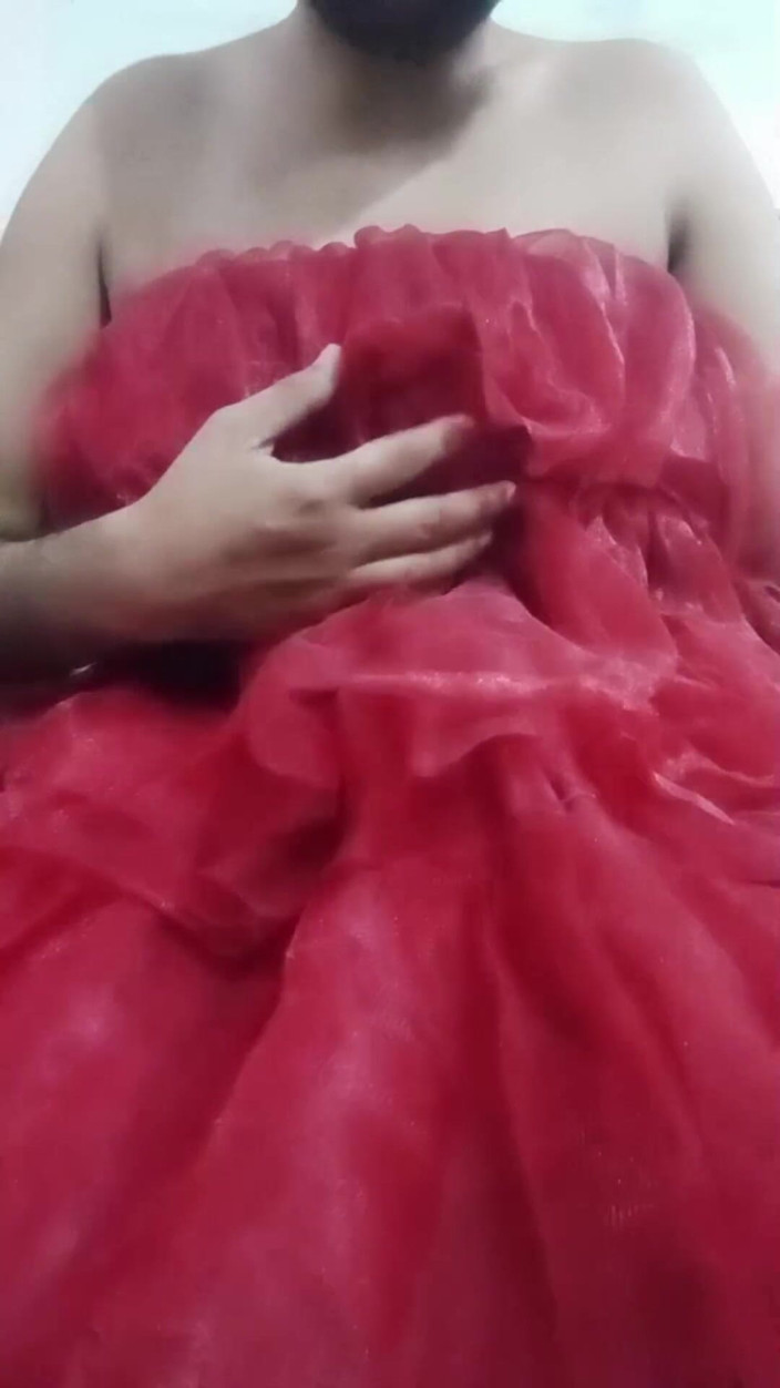 Gaurisissy: 인도 게이 크로스드레서 Gaurisissy 레드 레헨가 집에서 촬영한 섹스