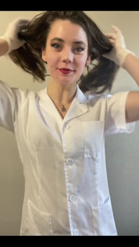 The Nurse Wants to Have Fun When the Doctor Is Running Late